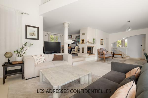 Champagne Au Mont D'or - Maison familiale - 226.50 m² - sur grand parc arboré