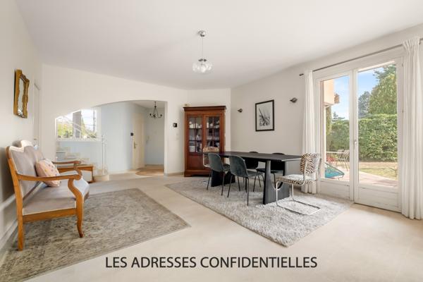Champagne Au Mont D'or - Maison familiale - 226.50 m² - sur grand parc arboré