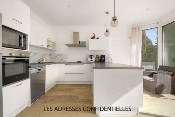Champagne Au Mont D'or - Maison familiale - 226.50 m² - sur grand parc arboré