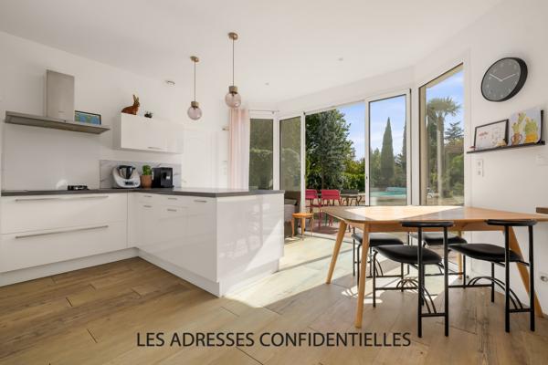 Champagne Au Mont D'or - Maison familiale - 226.50 m² - sur grand parc arboré