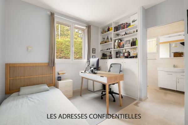 Champagne Au Mont D'or - Maison familiale - 226.50 m² - sur grand parc arboré