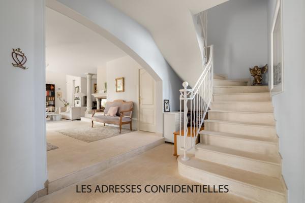 Champagne Au Mont D'or - Maison familiale - 226.50 m² - sur grand parc arboré