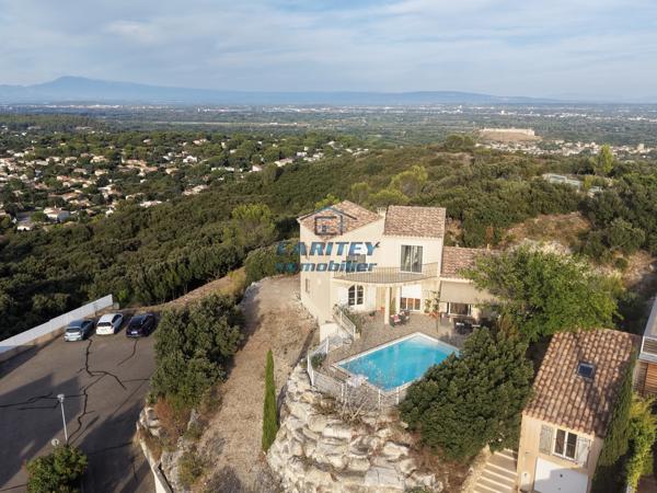 VILLA D'ARCHITECTE AVEC PISCINE A VILLENEUVE-LES-AVIGNON