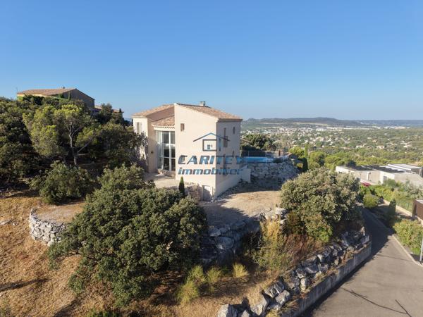 VILLA D'ARCHITECTE AVEC PISCINE A VILLENEUVE-LES-AVIGNON