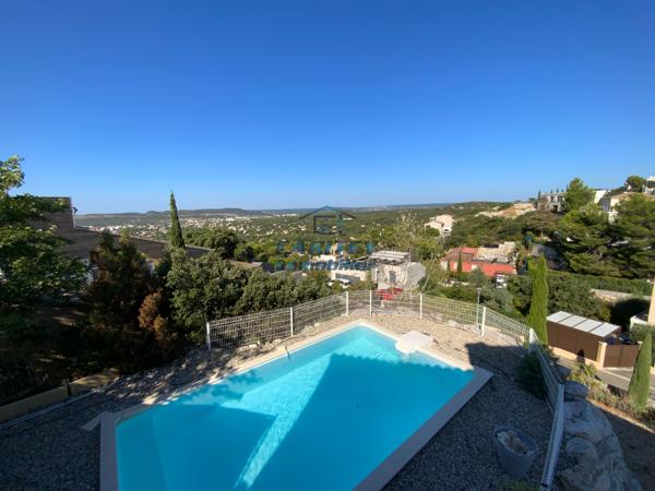 VILLA D'ARCHITECTE AVEC PISCINE A VILLENEUVE-LES-AVIGNON