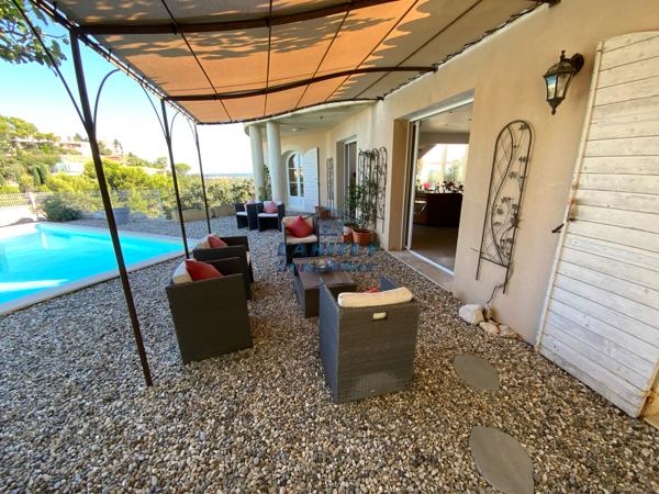 VILLA D'ARCHITECTE AVEC PISCINE A VILLENEUVE-LES-AVIGNON