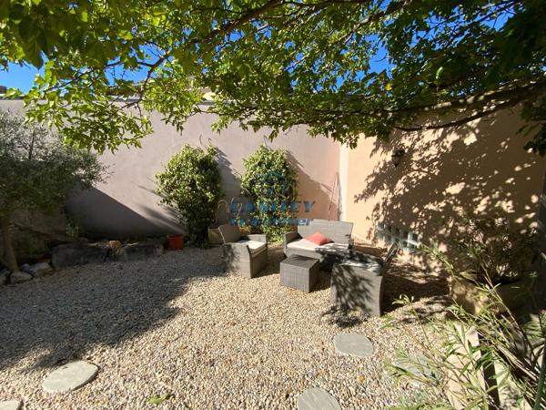 VILLA D'ARCHITECTE AVEC PISCINE A VILLENEUVE-LES-AVIGNON