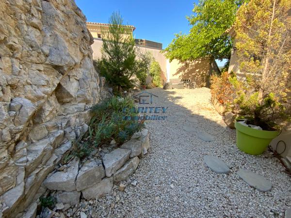 VILLA D'ARCHITECTE AVEC PISCINE A VILLENEUVE-LES-AVIGNON