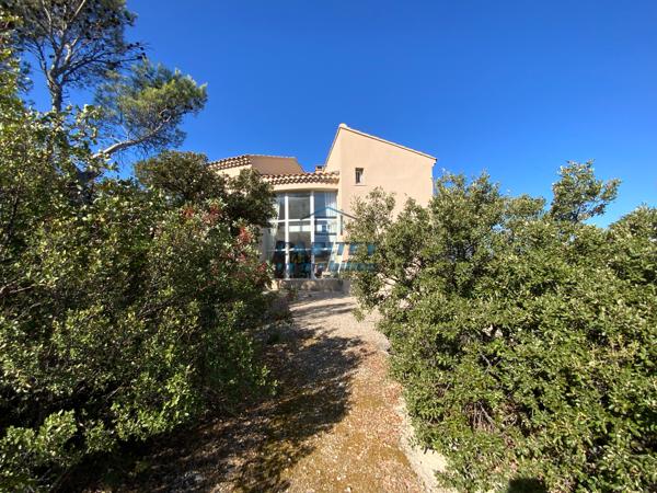 VILLA D'ARCHITECTE AVEC PISCINE A VILLENEUVE-LES-AVIGNON