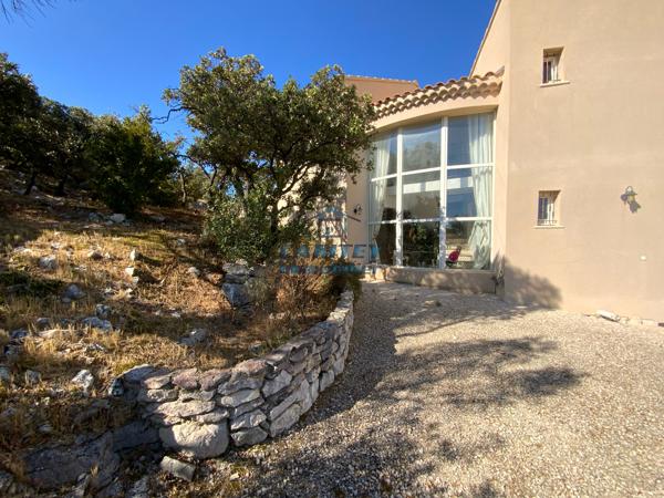 VILLA D'ARCHITECTE AVEC PISCINE A VILLENEUVE-LES-AVIGNON