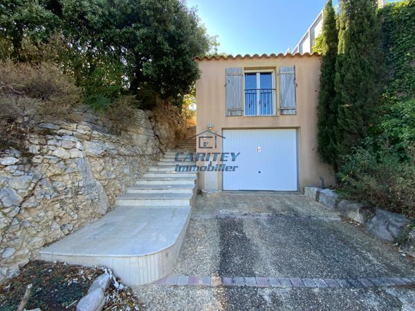 VILLA D'ARCHITECTE AVEC PISCINE A VILLENEUVE-LES-AVIGNON