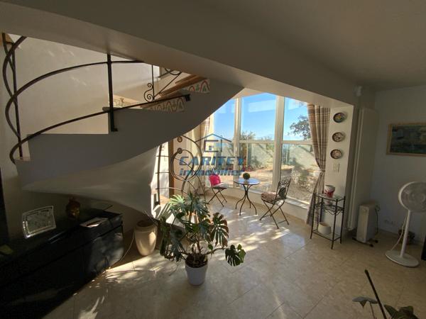 VILLA D'ARCHITECTE AVEC PISCINE A VILLENEUVE-LES-AVIGNON