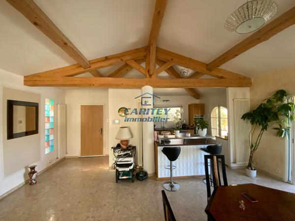 VILLA D'ARCHITECTE AVEC PISCINE A VILLENEUVE-LES-AVIGNON
