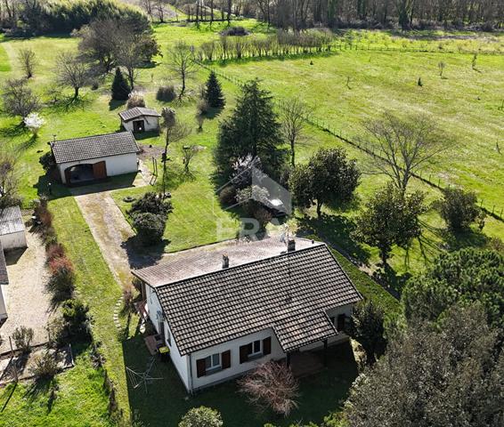 Maison familiale avec une dépendance aux multiples possibilités