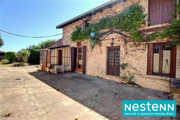 Batissee à renover avec grand terrain et dependances. Idéal grande famille ou aritisan