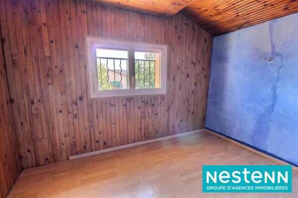 Batissee à renover avec grand terrain et dependances. Idéal grande famille ou aritisan