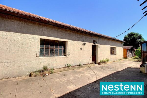 Batissee à renover avec grand terrain et dependances. Idéal grande famille ou aritisan