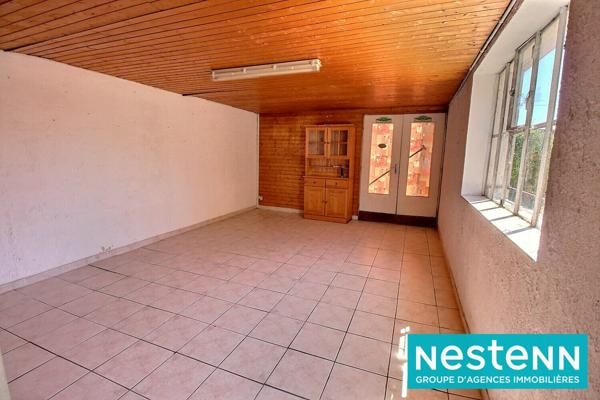 Batissee à renover avec grand terrain et dependances. Idéal grande famille ou aritisan