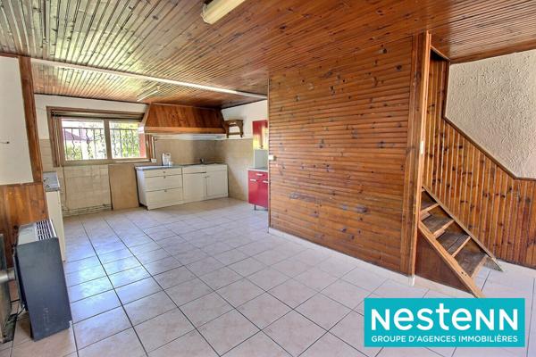 Batissee à renover avec grand terrain et dependances. Idéal grande famille ou aritisan