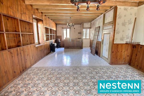 Batissee à renover avec grand terrain et dependances. Idéal grande famille ou aritisan