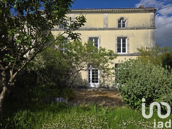 Maison rustique 7 pièces de 202 m² à Rouillac (16170)