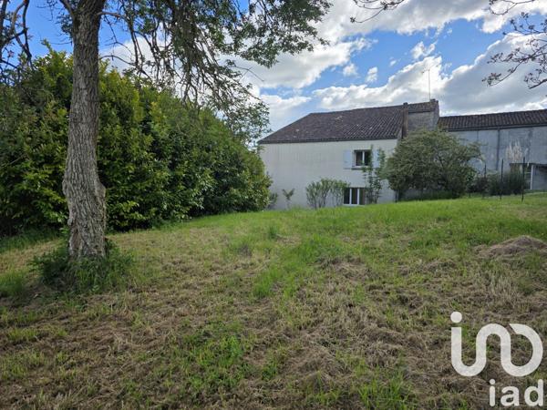 Maison rustique 7 pièces de 202 m² à Rouillac (16170)