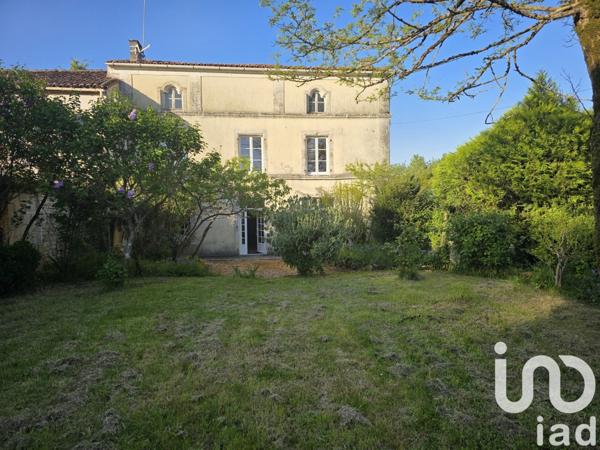 Maison rustique 7 pièces de 202 m² à Rouillac (16170)