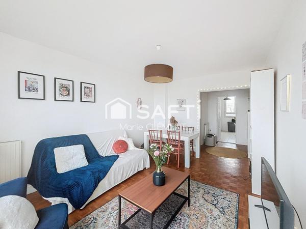 Appartement 4 pièces lumineux avec vu sur les bords de Marne. 3 chambres, place de parking et cave.