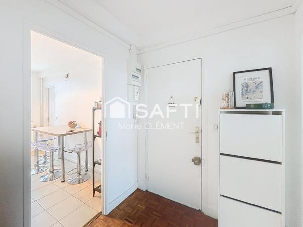 Appartement 4 pièces lumineux avec vu sur les bords de Marne. 3 chambres, place de parking et cave.