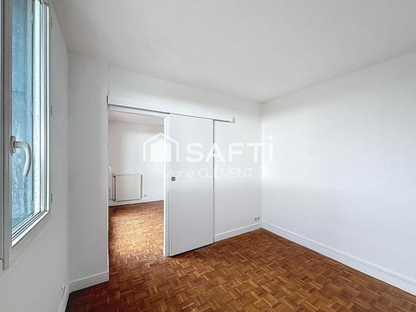 Appartement 4 pièces lumineux avec vu sur les bords de Marne. 3 chambres, place de parking et cave.