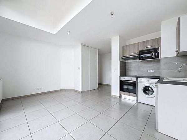 Appartement F2 à Mantes La Ville à 5min de la Gare de Mantes la Jolie et 1 place de parking