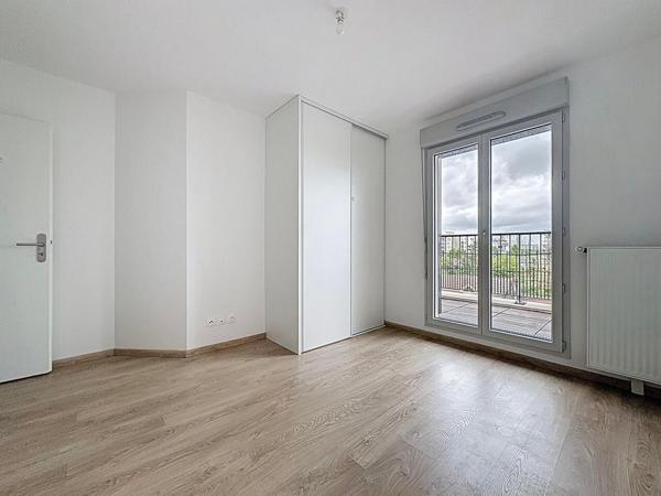 Appartement F2 à Mantes La Ville à 5min de la Gare de Mantes la Jolie et 1 place de parking