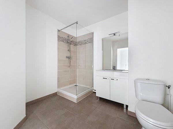 Appartement F2 à Mantes La Ville à 5min de la Gare de Mantes la Jolie et 1 place de parking