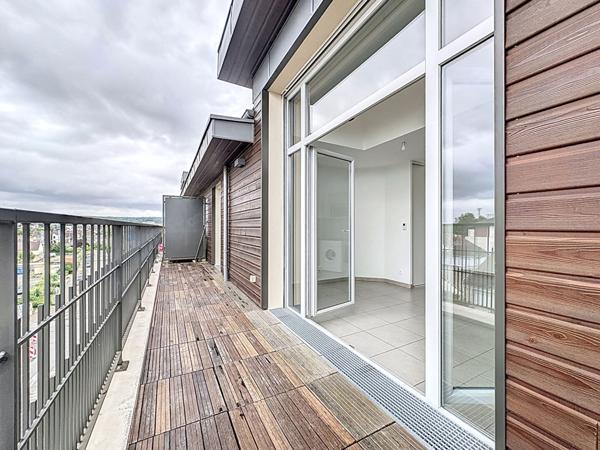 Appartement F2 à Mantes La Ville à 5min de la Gare de Mantes la Jolie et 1 place de parking