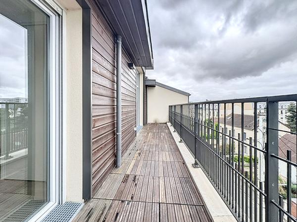 Appartement F2 à Mantes La Ville à 5min de la Gare de Mantes la Jolie et 1 place de parking