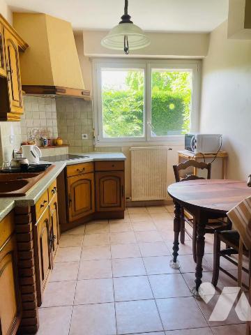 Maison 4 chambres avec garage et jardin proche des commodités 