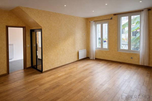 Maisons-Alfort (94700) A 30 mètres de la mairie , F4 atypique , rare dans le secteur