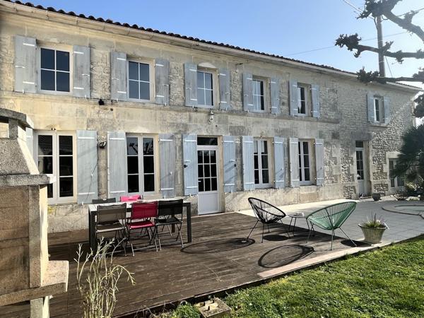 Maison
         5 pièces
        - 240 m² Bien prestige 439 000 € *