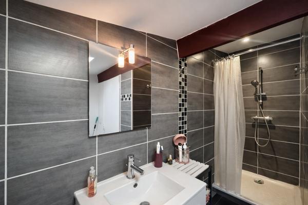 Maison
         5 pièces
        - 240 m² Bien prestige 439 000 € *