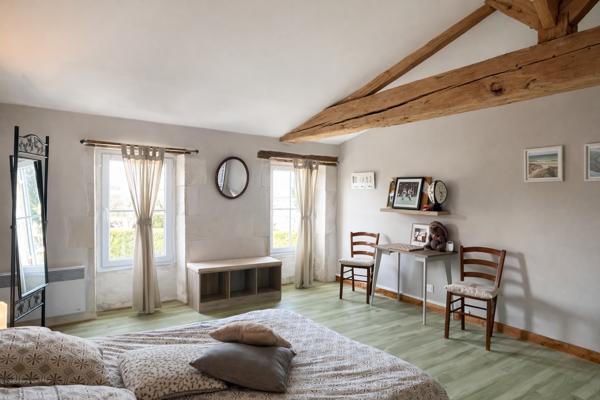 Maison
         5 pièces
        - 240 m² Bien prestige 439 000 € *