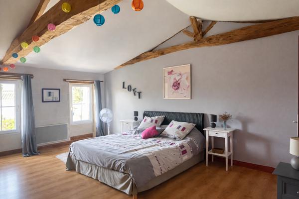Maison
         5 pièces
        - 240 m² Bien prestige 439 000 € *