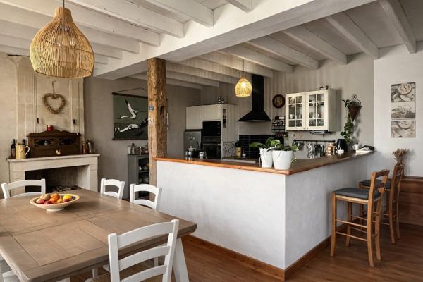 Maison
         5 pièces
        - 240 m² Bien prestige 439 000 € *