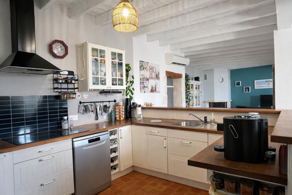 Maison
         5 pièces
        - 240 m² Bien prestige 439 000 € *