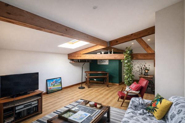 Maison
         5 pièces
        - 240 m² Bien prestige 439 000 € *