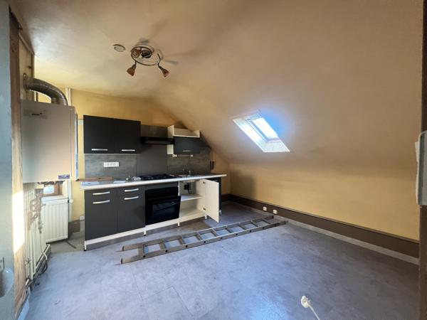 SPECIAL LOCATIF ! Immeuble avec 3 T3 à rénover à VALDOIE