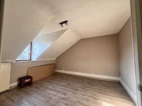SPECIAL LOCATIF ! Immeuble avec 3 T3 à rénover à VALDOIE
