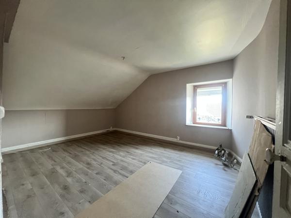 SPECIAL LOCATIF ! Immeuble avec 3 T3 à rénover à VALDOIE