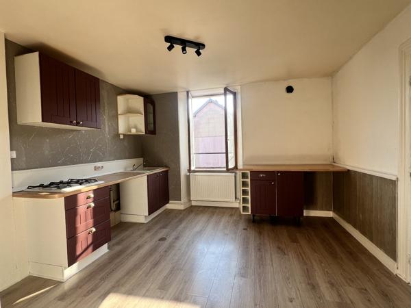 SPECIAL LOCATIF ! Immeuble avec 3 T3 à rénover à VALDOIE