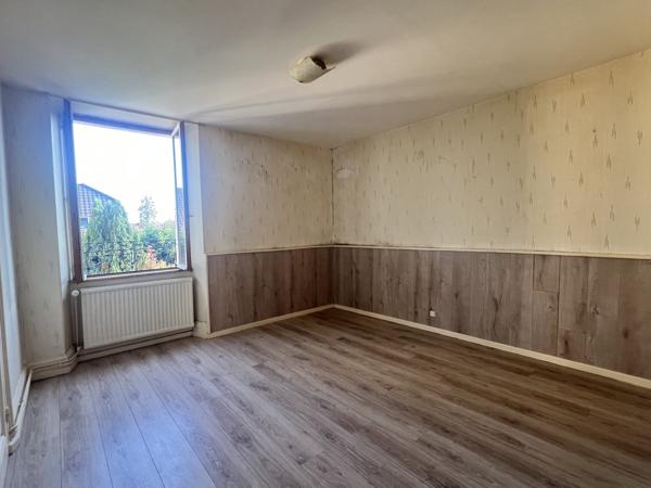 SPECIAL LOCATIF ! Immeuble avec 3 T3 à rénover à VALDOIE