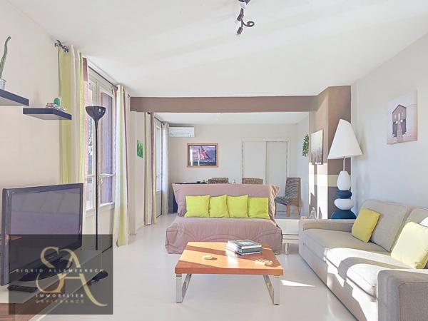 Appartement 98 m² (loi carrez 79.89m²) Carcassonne – 2 chambres (possibilité 3ème) – 1er étage – Vue Cité et l'Aude – Idéal résidence ou investissement locatif/touristique